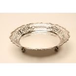 A LATE VICTORIAN SILVER DISH, maker C.C. Pilling, London 1901, of circular form, the shallow everted