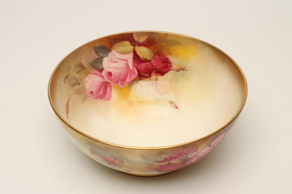 A ROYAL WORCESTER CHINA BOWL, 1913, of plain circular form, painted in colours by J Southall with - Image 2 of 4