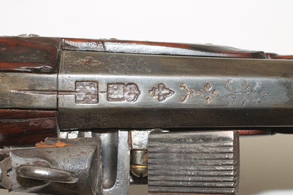 A SPANISH MIQUELET MUSKET, the 35 3/4" sighted barrel octagonal at the breech with inlaid scroll - Image 4 of 8