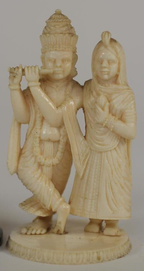 THREE INDIAN IVORY FIGURES, c.1880's, carved as Hindu deities, two fixed to circular bases and one - Bild 2 aus 5
