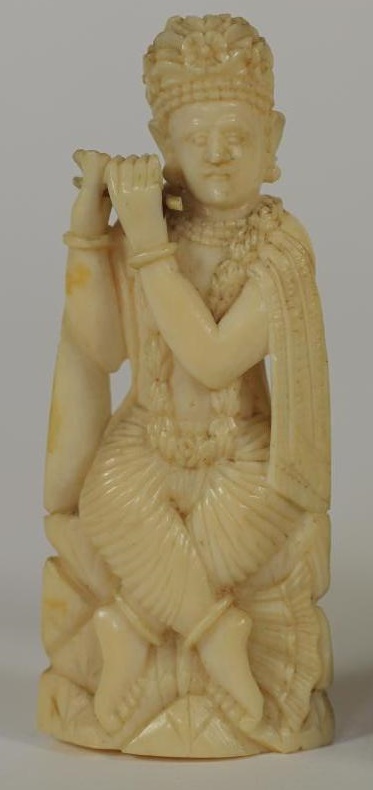 THREE INDIAN IVORY FIGURES, c.1880's, carved as Hindu deities, two fixed to circular bases and one - Bild 4 aus 5