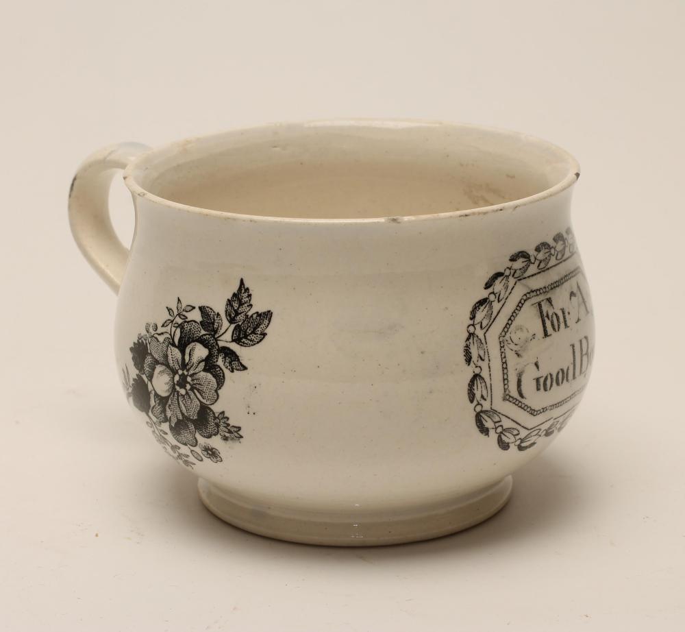 A PEARLWARE MINIATURE CHAMBER POT, c.1810, of baluster form with plain handle, printed in underglaze