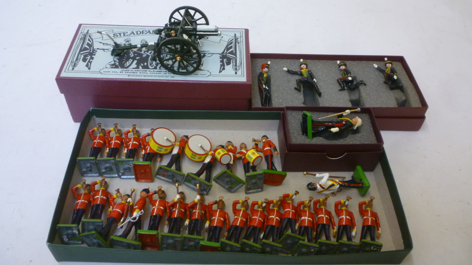 Steadfast Soldiers King's Troop Royal Horse Artillery, 13? pounder gun and four figures, in two