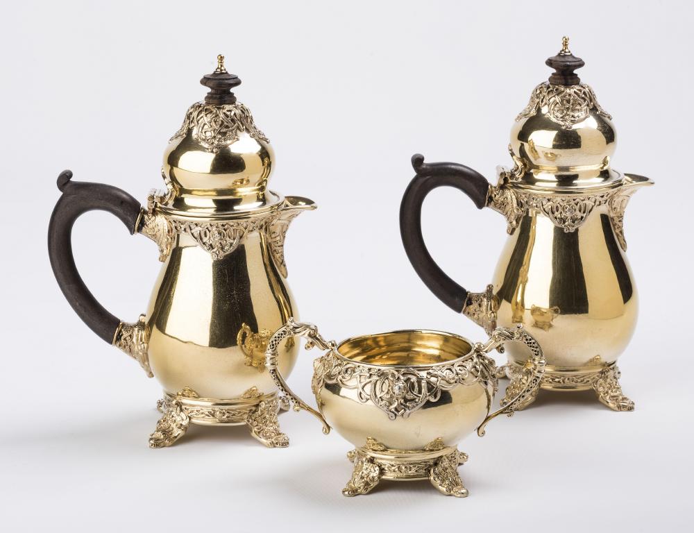 AN IRISH SILVER GILT THREE PIECE CHOCOLATE SET, makers Elkington & Co., Dublin 1913, of baluster - Image 2 of 2