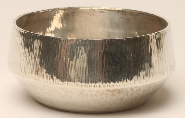 A SILVER SUGAR BASIN, maker Cecil Frederick Colyer, Edinburgh 1983, of angular bombe cylindrical