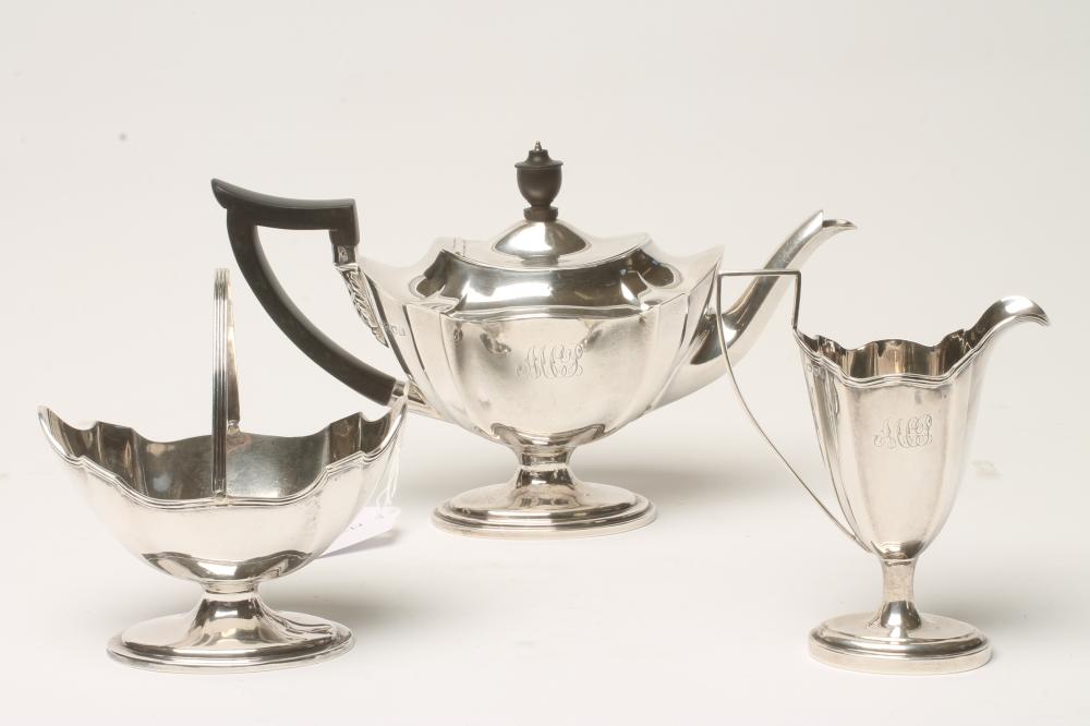 AN EDWARDIAN SILVER THREE PIECE TEA SERVICE, maker Turner Bradbury, London 1903, of lobed oval