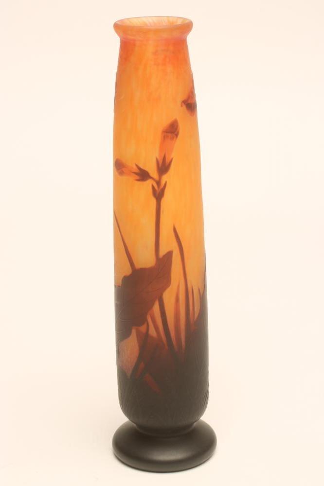 A FRENCH CAMEO VASE, 1920's, of slender tapering cylindrical form on a low foot, the orange - Bild 2 aus 4