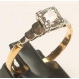 AN ART DECO SOLITAIRE DIAMOND RING, the brilliant cut stone of approximately 0.75cts in a square