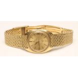 A GENTLEMAN'S 18CT GOLD OMEGA CONSTELLATION AUTOMATIC CHRONOMETER, the circular gilt dial with