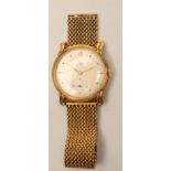 A GENTLEMAN'S 18CT GOLD OMEGA WRISTWATCH, the pale champagne dial with applied gilt metal "12" and