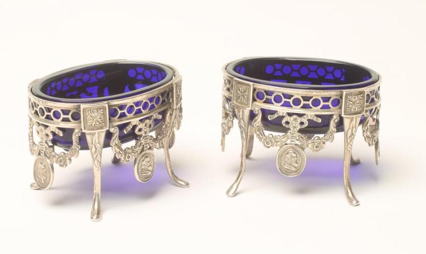 A PAIR OF EARLY VICTORIAN SILVER SALTS, maker possibly G.F. Pinnell, London 1846, of oval form,