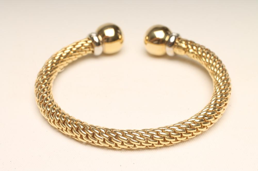 A "FOPE" 18CT GOLD TORQUE BANGLE, the cylindrical "fixed" chain with ball finials each with a collar - Bild 2 aus 2