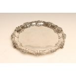 AN EDWARDIAN SILVER SMALL SALVER, makers Goldsmiths and Silversmiths Co. Ld., London 1903, of