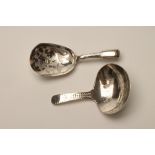 AN EARLY VICTORIAN SILVER CADDY SPOON, maker Taylor & Perry, Birmingham 1841, in Fiddle pattern, the