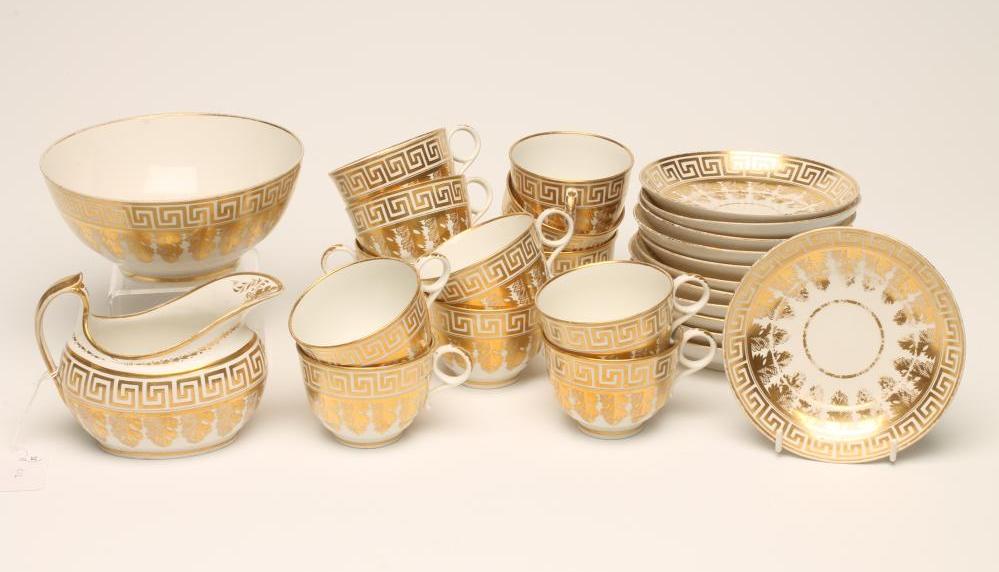 A BARR, FLIGHT & BARR WORCESTER PORCELAIN TEA SERVICE, early 19th century, printed in gilt with