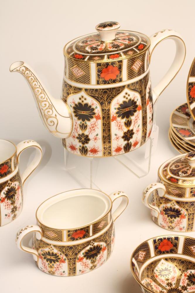 A ROYAL CROWN DERBY CHINA TEA SERVICE, modern, painted with Imari pattern No.1128 and comprising - Image 2 of 3