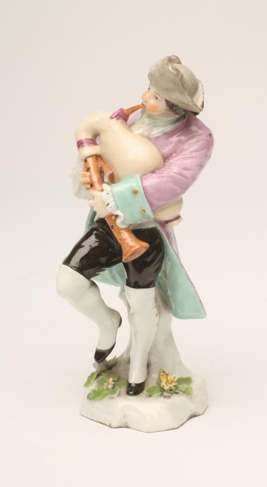 A SAMSON PORCELAIN FIGURE, late 19th century, of a young male bagpipe player wearing a grey hat - Image 2 of 5