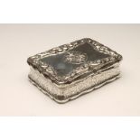 A MID VICTORIAN SILVER TABLE SNUFF BOX, maker's mark W.D., Birmingham 1863, of waisted rounded