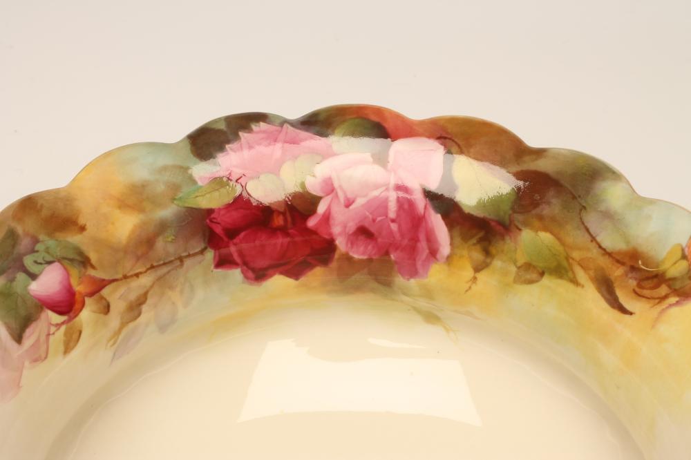 A ROYAL WORCESTER CHINA ROSE BOWL, 1912, of squat baluster form with everted scalloped rim and two - Image 3 of 8