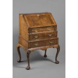 A SMALL GEORGIAN STYLE WALNUT BUREAU, early 20th century, crossbanded with stringing and using