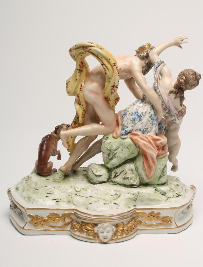 A NAPLES PORCELAIN FIGURE GROUP, 20th century, modelled as "Ratto di Proserpina" with Cerberus, on a - Image 3 of 5