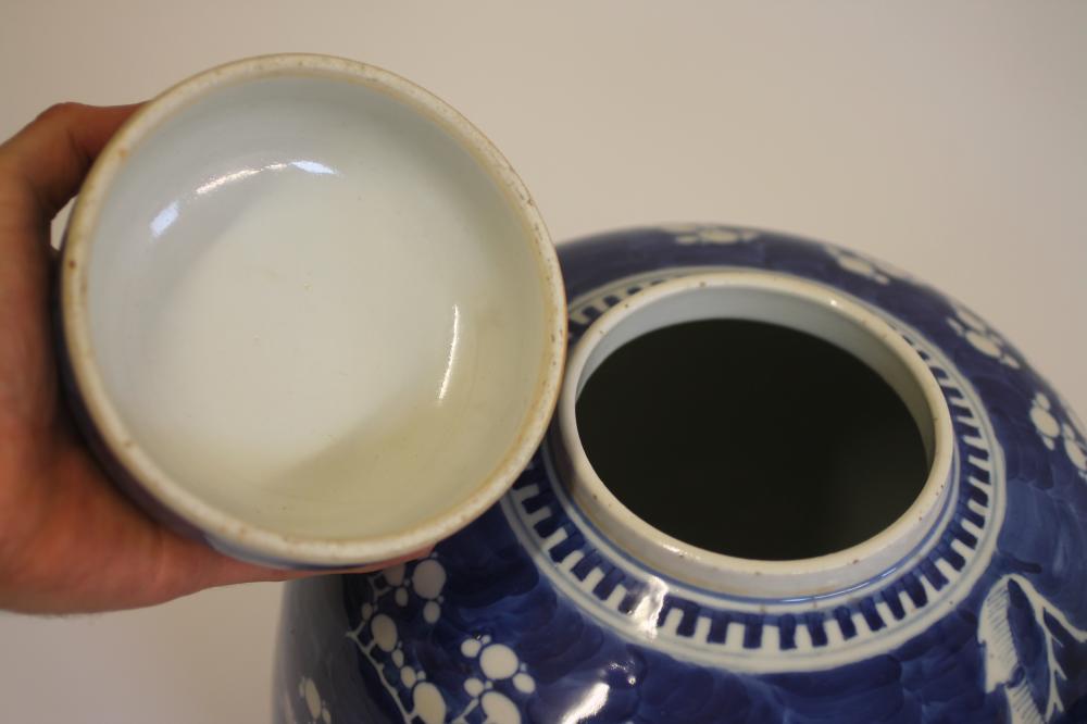 A PAIR OF CHINESE PORCELAIN LARGE JARS AND COVERS of ovoid form, painted in underglaze blue with the - Image 3 of 5