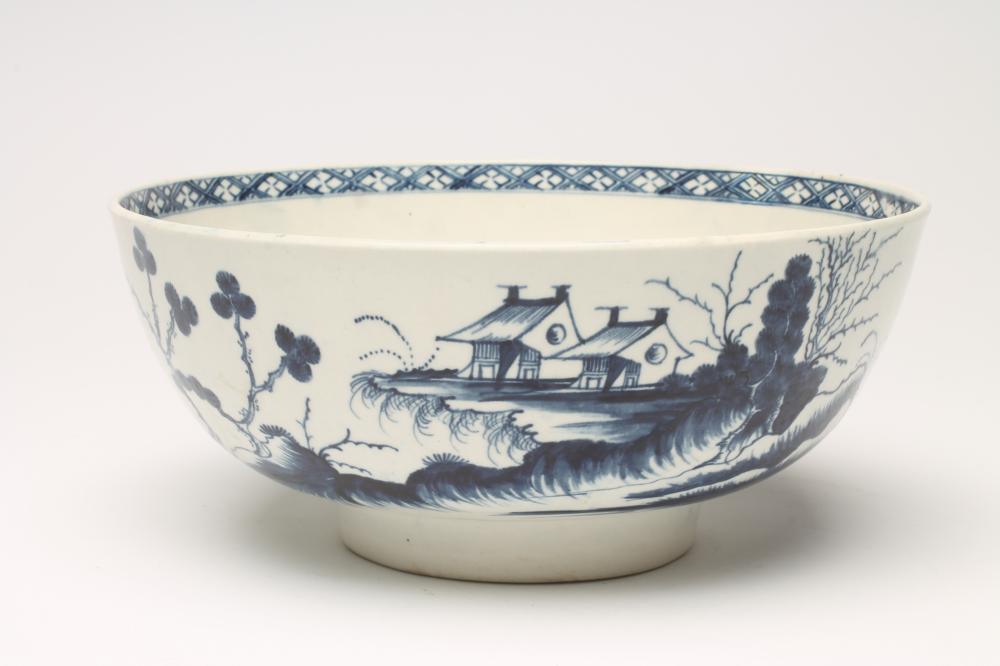 A FIRST PERIOD WORCESTER "PRECIPICE" PATTERN PORCELAIN BOWL, c.1770, painted in underglaze blue,