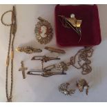 Jewellery items all 9ct gold inc. cameos etc.