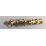 Nine carat gold gate bracelet with padlock fasteneing, approximate weight 8.3gms.