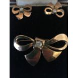 Fine quality 9ct gold brooch and earrings