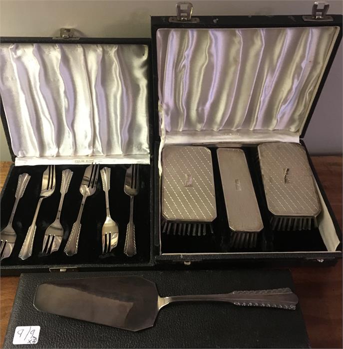 Brush and comb set, six cake forks and matching cake knife