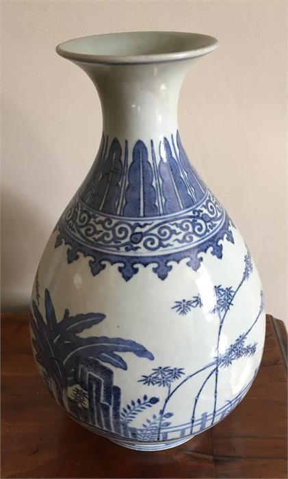 A Chinese Ming style blue and white vase Guangxu mark and period (1875-1908) neck restored - Image 2 of 4