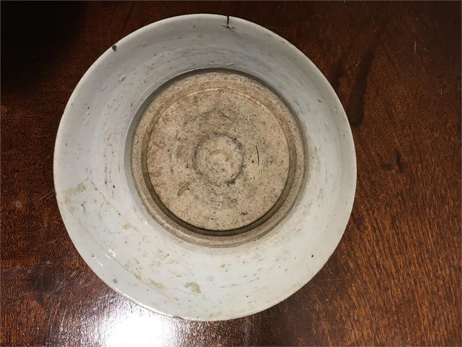 Oriental pottery dish 19.5 cm diam. - Image 2 of 2