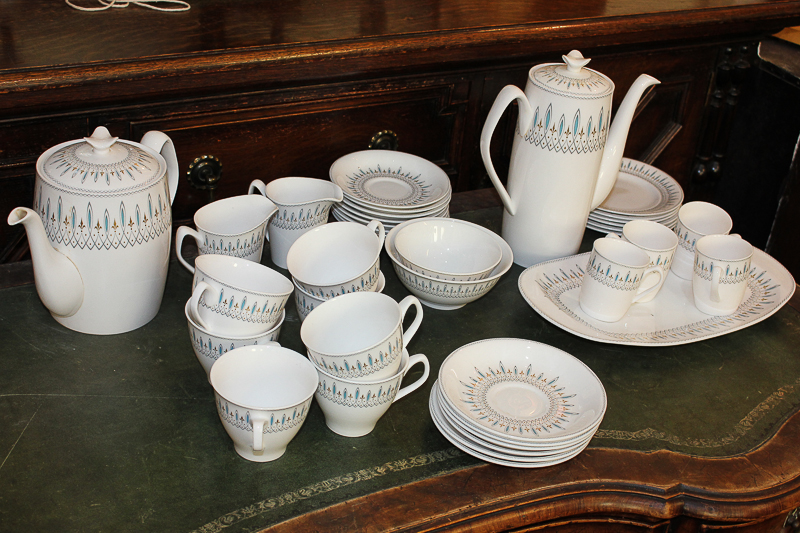 A Spode porcelain part tea and coffee set in the Brussels pattern, with teapot, coffee pot, seven