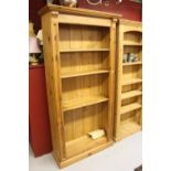 20th cent. Pine 7 shelf open bookcase cornice top rising off a plinth 39ins x 78ins. x 15ins.