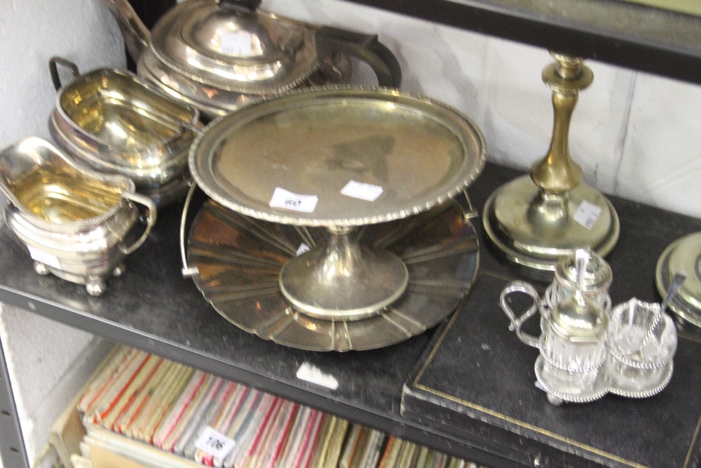 20th cent. Plate: Northern goldsmiths tea set, deco style bread basket plus a cake stand.