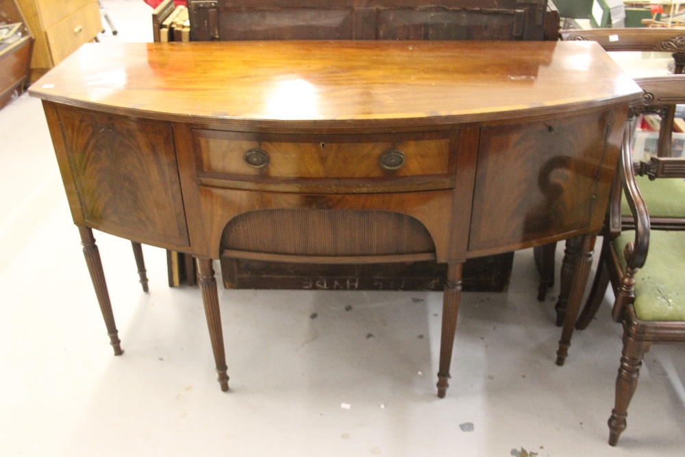 Early 20th cent. Mahogany bow front sideboard, 2 central drawers flanked by 2 cupboards, with 6