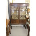 19th cent. Mahogany display cabinet, glazed doors with moulding on elegant cabriole supports.