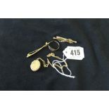 Hallmarked Gold: 9ct. Locket and chain plus ring and two bar brooches marked 9ct, 6 grams