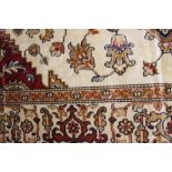 @21st cent. Rugs: Beige ground Heriz rug. 1.90 x 1.40.