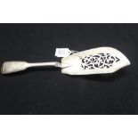 Hallmarked Silver: Serving slice, pierced decoration London possibly E. Eaton 5½oz.