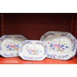 Spode: c1820s graduated serving plates (3), "Bang Up" design No 2881, sizes 14½ions, 12½ins and 11¼