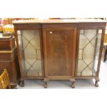 19th cent. Mahogany breakfront display cupboard, single solid central door flanked by 2 glazed doors