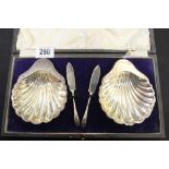 Hallmarked Silver: Sheffield 1925 shell shaped set of butter dishes and knifes 3.4oz approx.