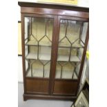 20th cent. Mahogany glazed display cabinet with egg and tongue decoration to the stand 37ins. x