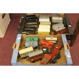 Hornby 0 gauge tin plate train rolling stock, goods wagon x 3, guards van x 3, open wagons x 6, flat