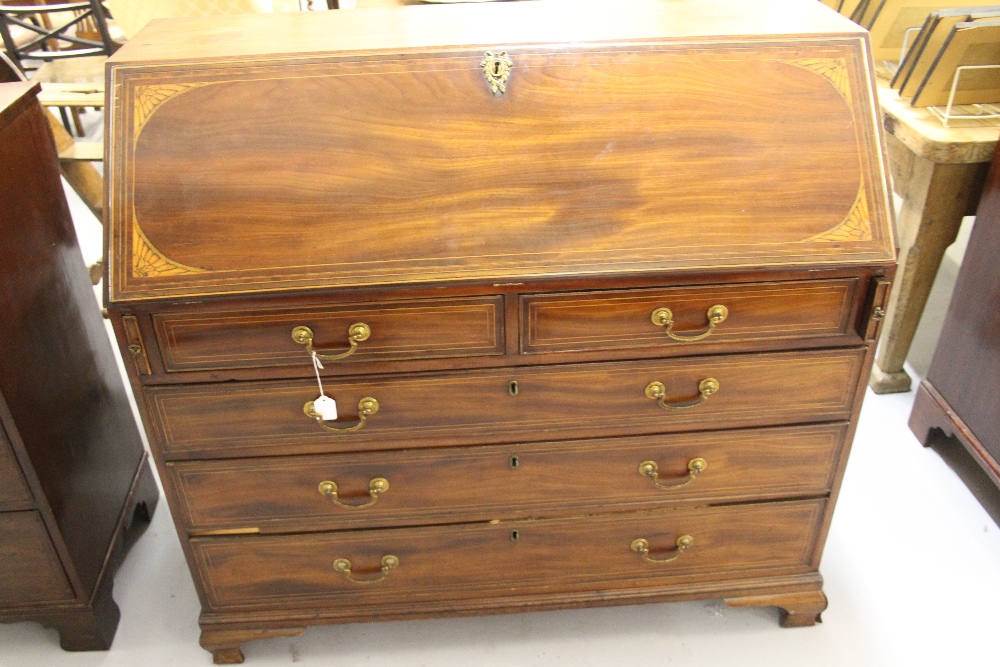 Late 18th cent. Mahogany bureau, 2/3 drawers, the fall front, with inlaid spandrels, opens to reveal