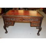 19th cent. Figured mahogany gentleman's desk in a Chinese Chippendale style. Four drawer front
