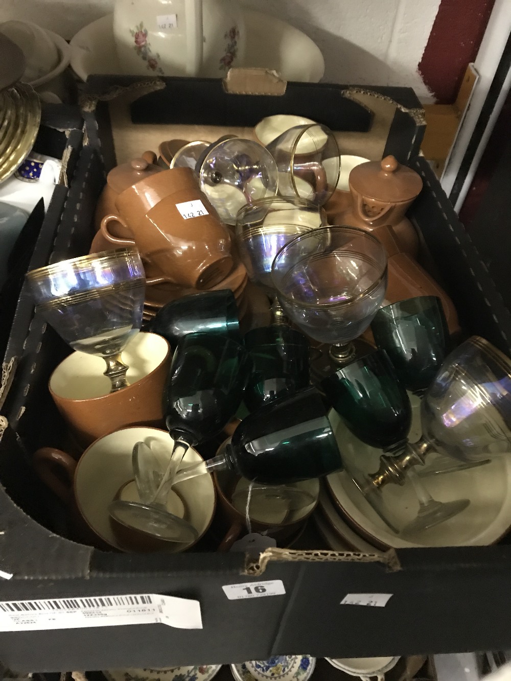 20th cent. Ceramics: Wash stand set - jug, bowl, chamber pot, soap dish and tooth brush holder,