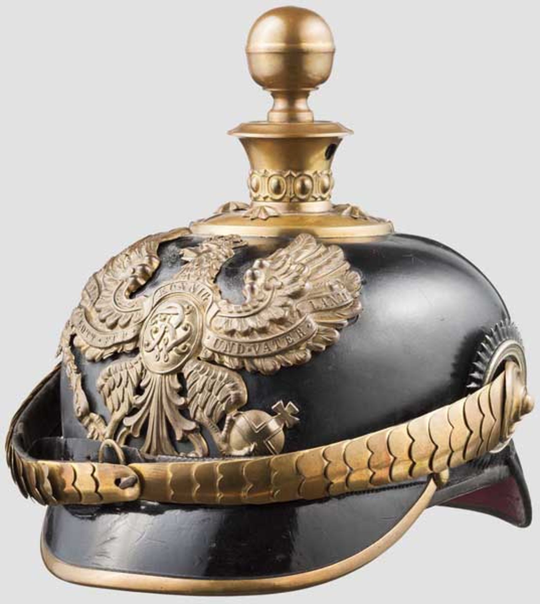 Helm für Offiziere der Artillerie, um 1900 Schwarz lackierte Lederglocke (minimal krakeliert) mit
